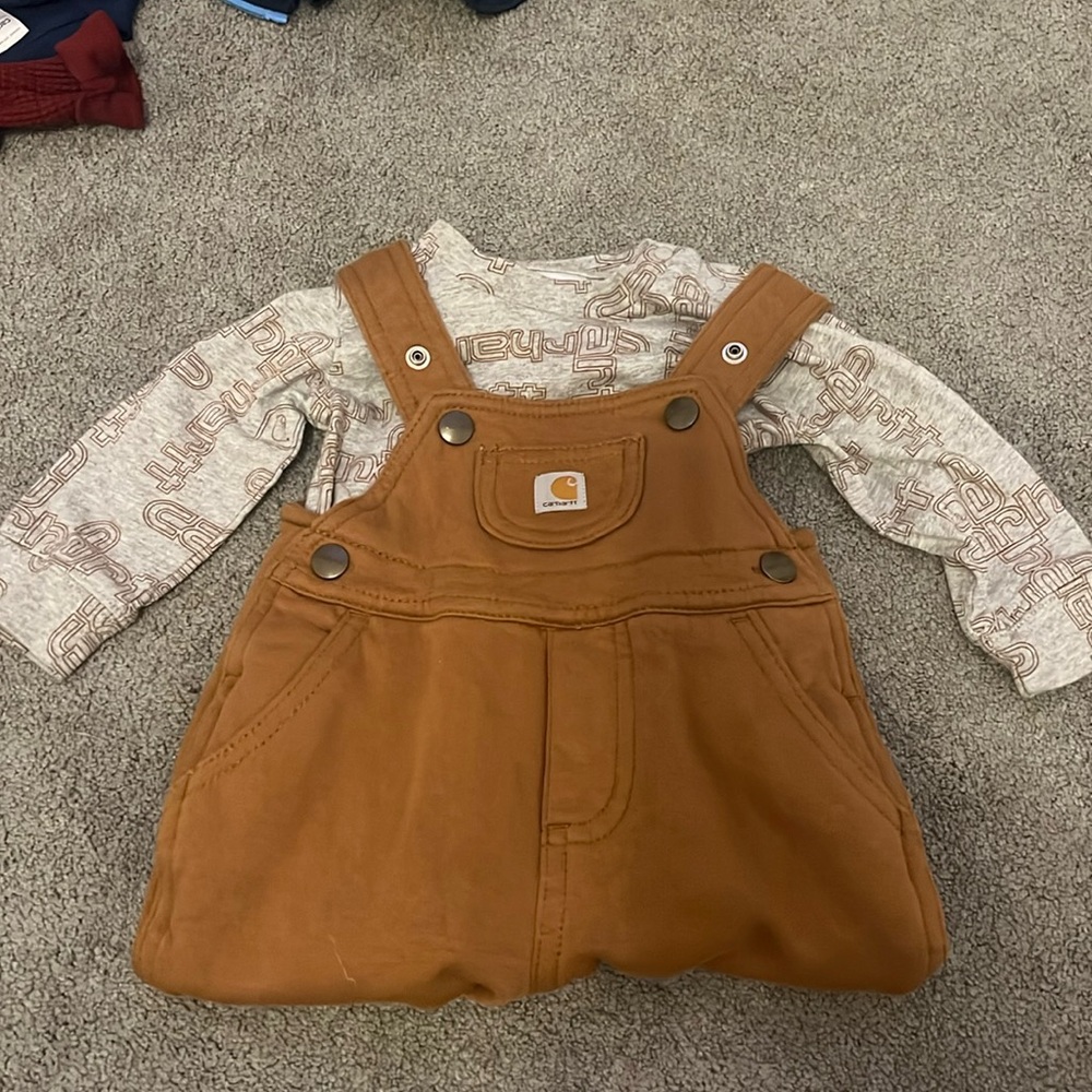 Carhartt 2-piece 9M Long Sleeved & Overall Set. No tags, Never Worn.